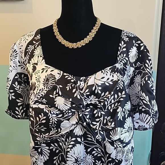 Lane Bryant black and white short sleeve twist front satin like top size 18/20 - Picture 1 of 14